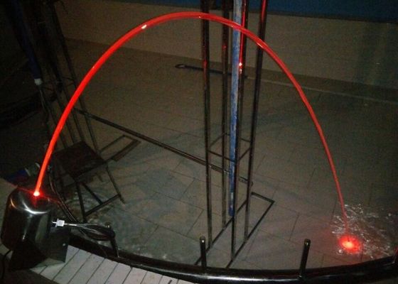 3w RGB Paslanmaz Çelik Işıklar ile 2000L / H Laminer Su Jeti Çeşmesi